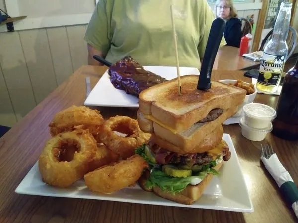 Cheeseburger Deluxe